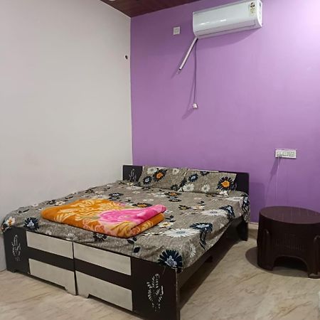 Jay Shree Radhey Home Stay 마투라 외부 사진